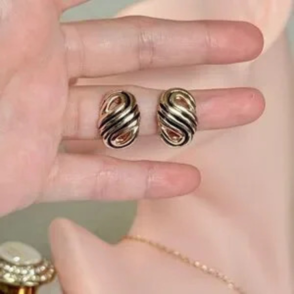 Elegant Gold and Black Swirl Clip-On Earrings
